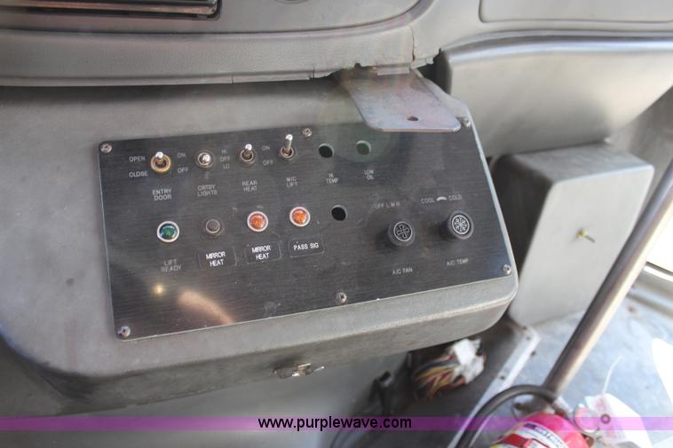 image for item I5888 2004 Ford E450 bus