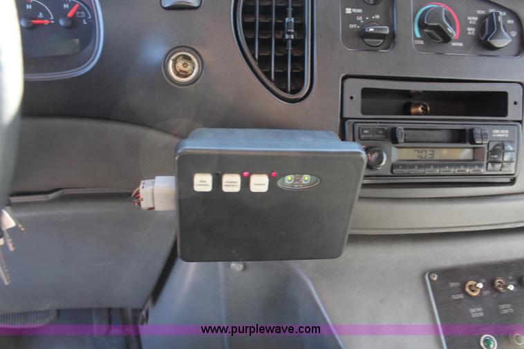image for item I5888 2004 Ford E450 bus