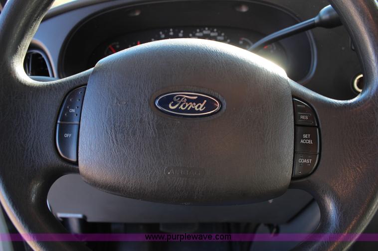 image for item I5888 2004 Ford E450 bus