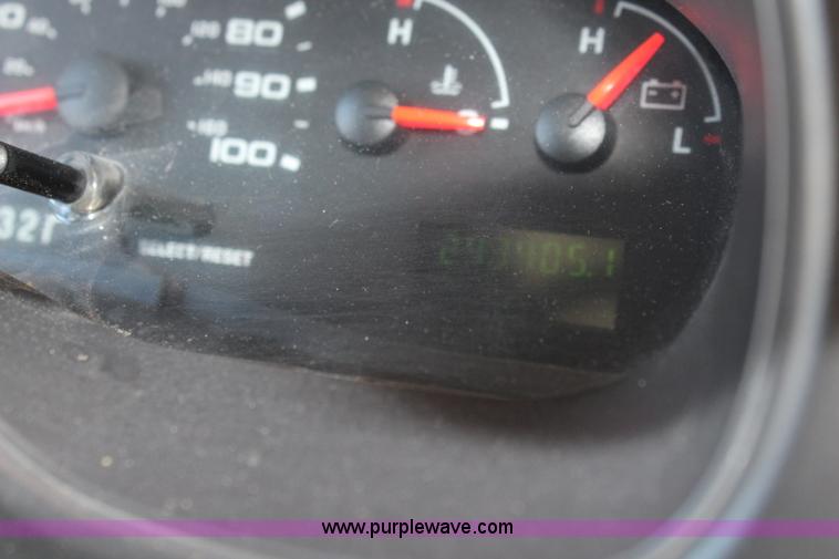image for item I5888 2004 Ford E450 bus