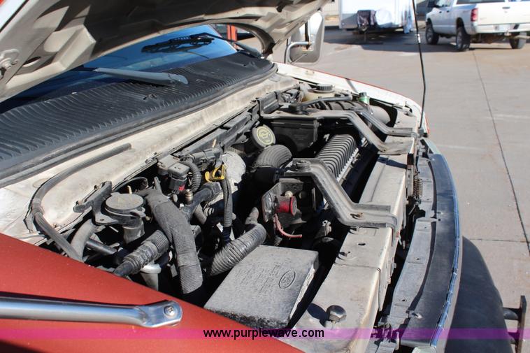image for item I5888 2004 Ford E450 bus