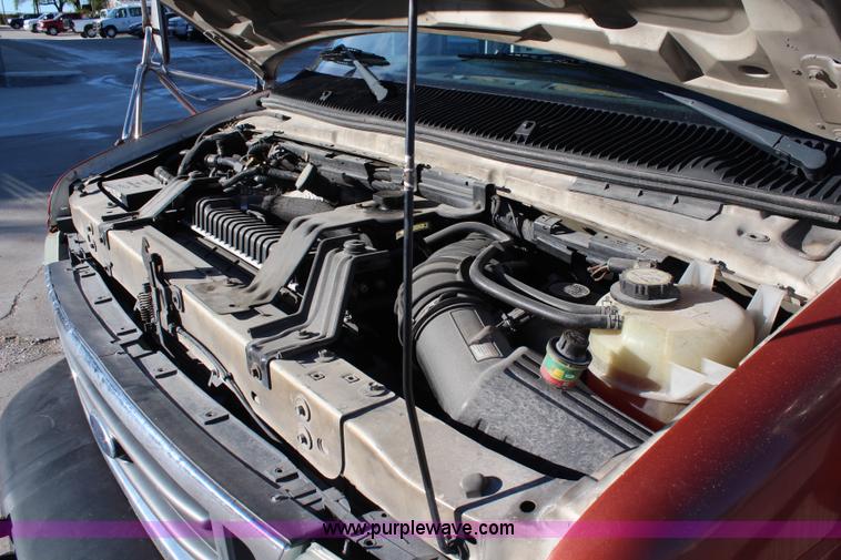 image for item I5888 2004 Ford E450 bus
