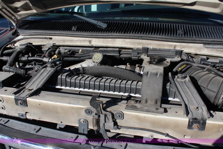 image for item I5888 2004 Ford E450 bus