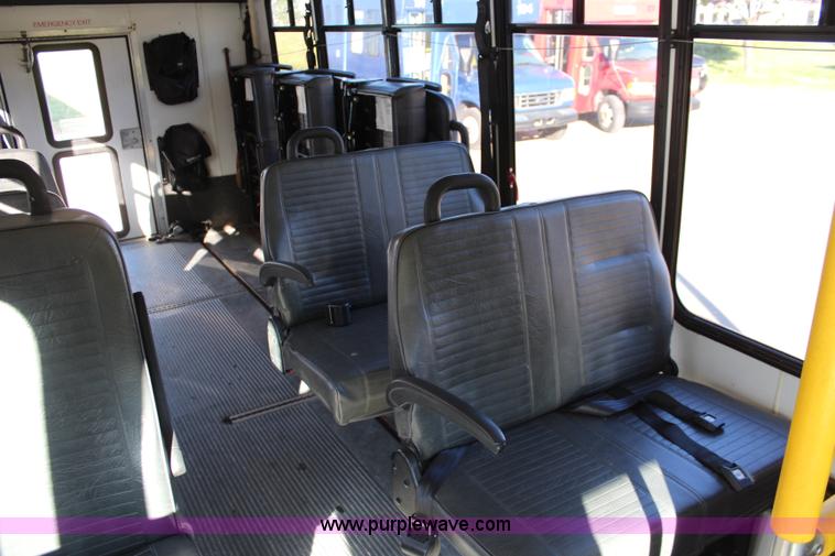 image for item I5888 2004 Ford E450 bus