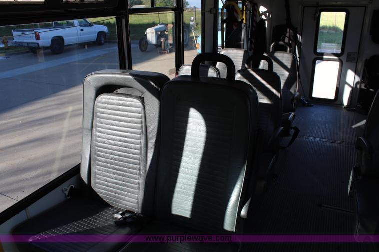 image for item I5888 2004 Ford E450 bus