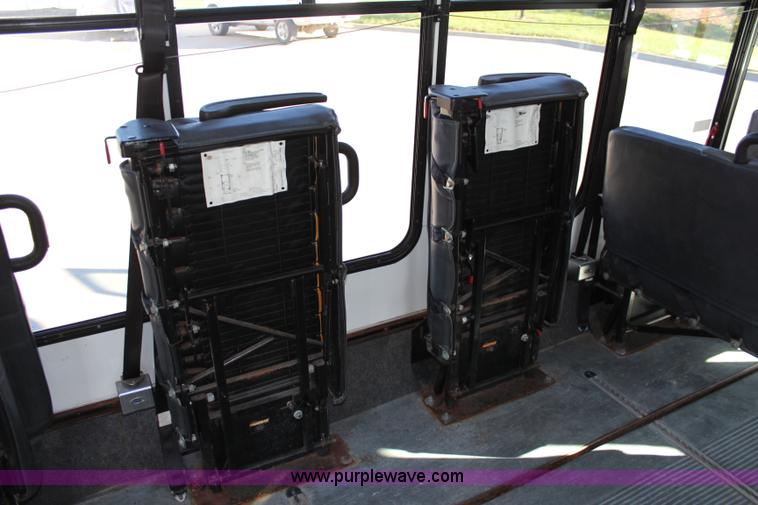 image for item I5888 2004 Ford E450 bus