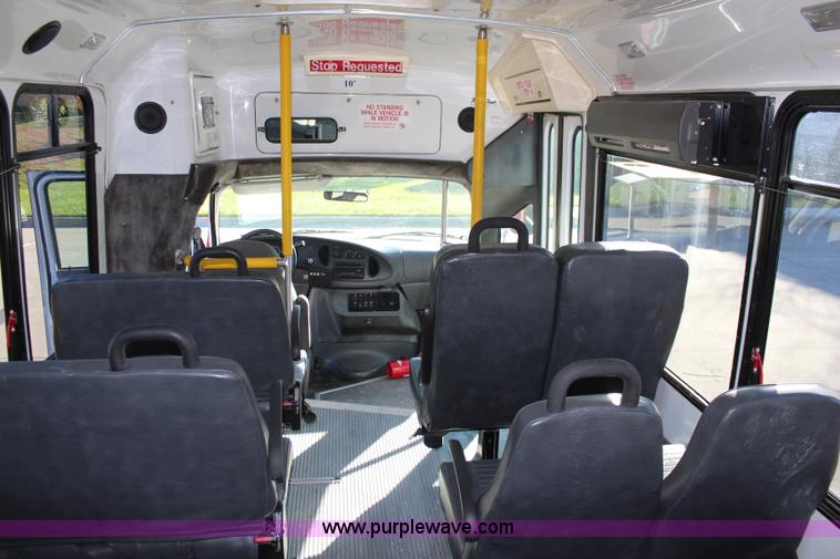 image for item I5888 2004 Ford E450 bus