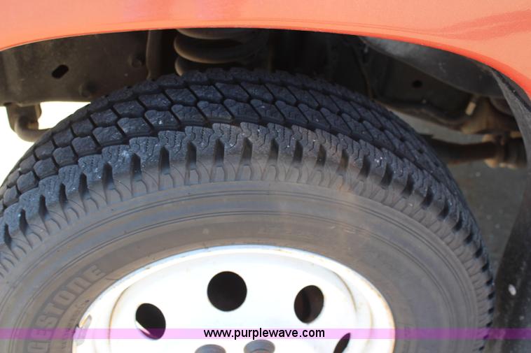 image for item I5888 2004 Ford E450 bus