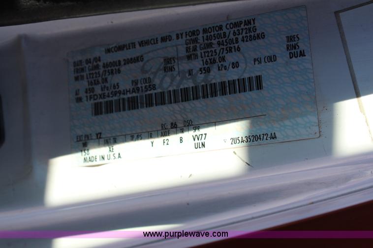 image for item I5888 2004 Ford E450 bus