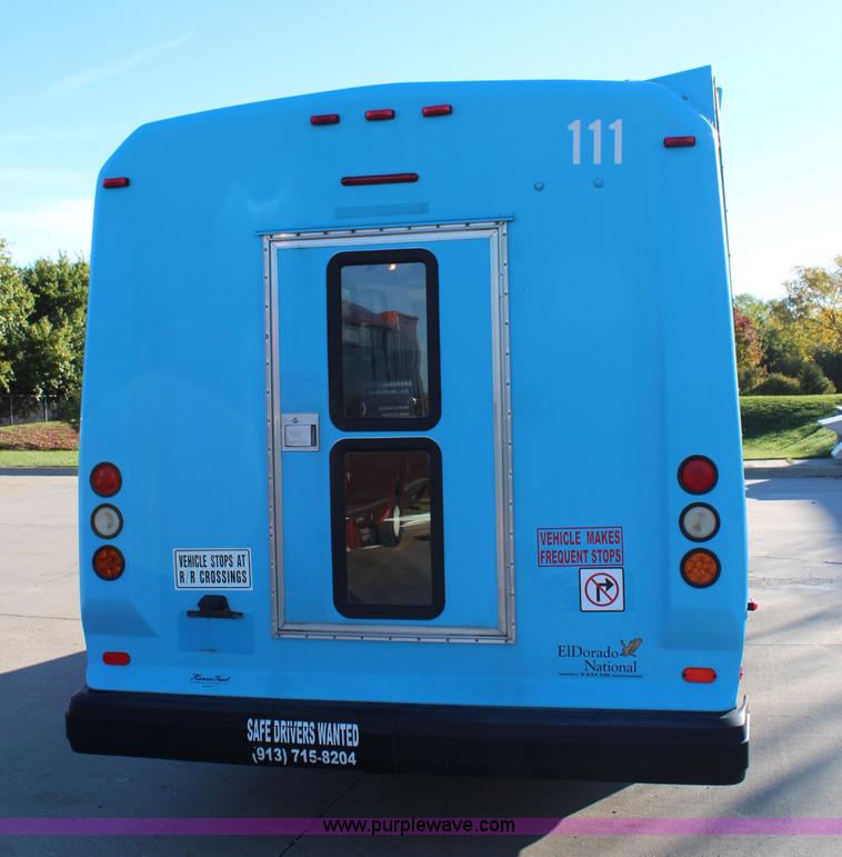 image for item I5889 2004 Ford E450 bus