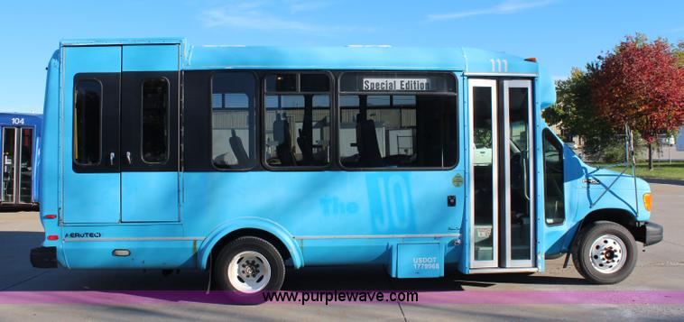 image for item I5889 2004 Ford E450 bus