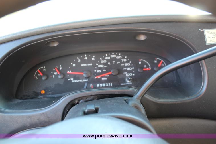 image for item I5889 2004 Ford E450 bus