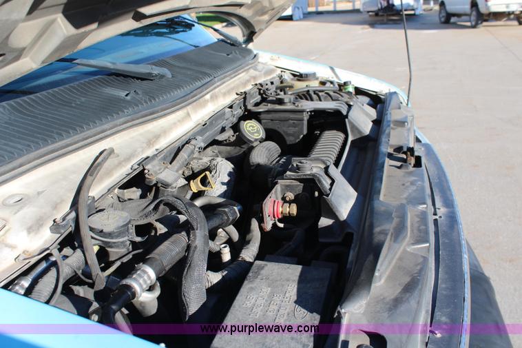 image for item I5889 2004 Ford E450 bus