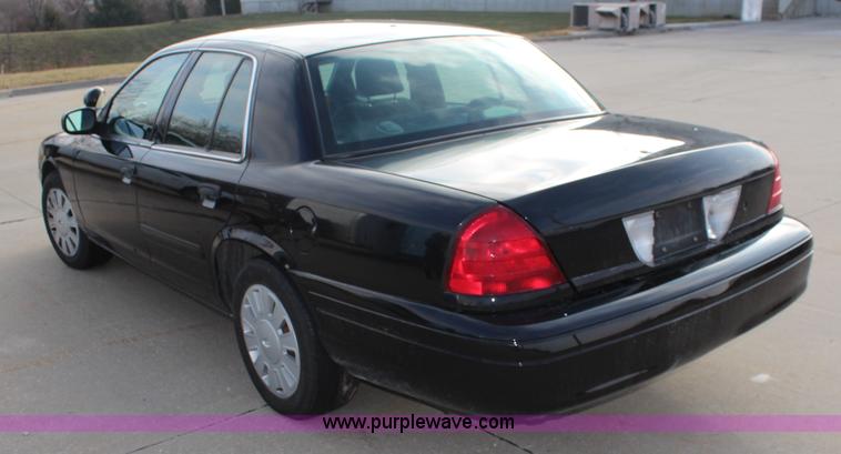 image for item I5977 2006 Ford Crown Victoria Police Interceptor