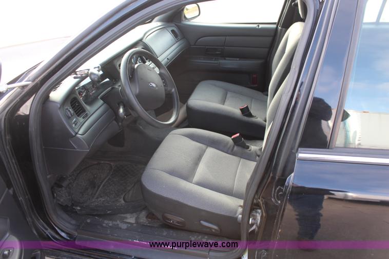 image for item I5977 2006 Ford Crown Victoria Police Interceptor