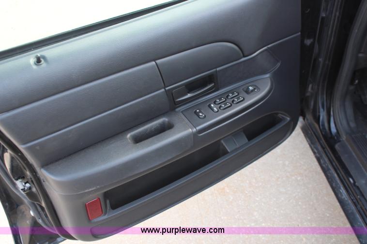 image for item I5977 2006 Ford Crown Victoria Police Interceptor