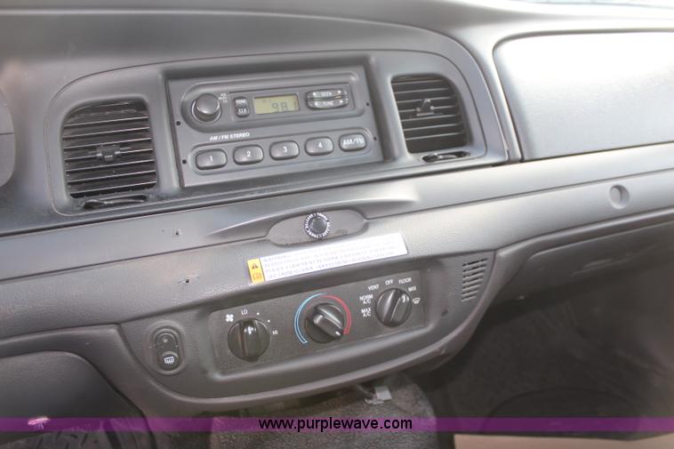 image for item I5977 2006 Ford Crown Victoria Police Interceptor