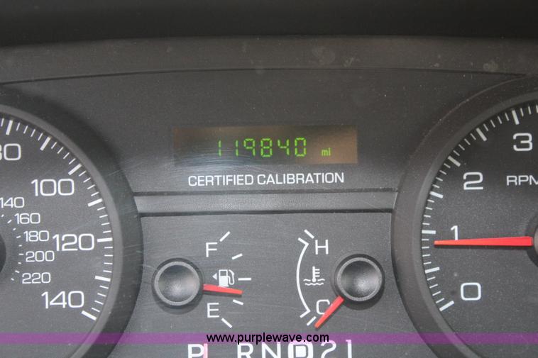 image for item I5977 2006 Ford Crown Victoria Police Interceptor