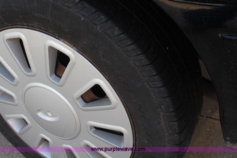 image for item I5977 2006 Ford Crown Victoria Police Interceptor