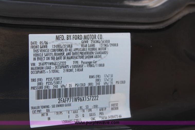 image for item I5977 2006 Ford Crown Victoria Police Interceptor