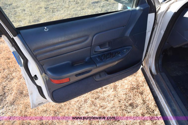 image for item I8582 1998 Ford Crown Victoria Police Interceptor