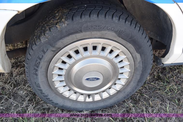 image for item I8582 1998 Ford Crown Victoria Police Interceptor