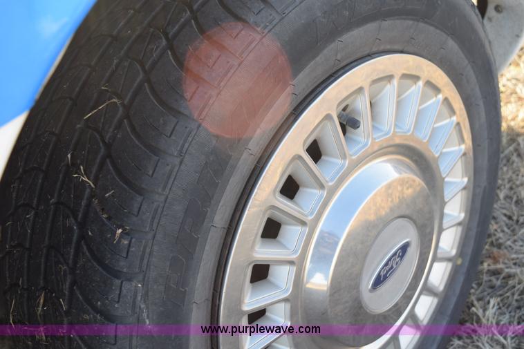 image for item I8582 1998 Ford Crown Victoria Police Interceptor