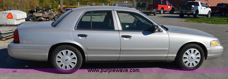 image for item I8693 2008 Ford Crown Victoria Police Interceptor