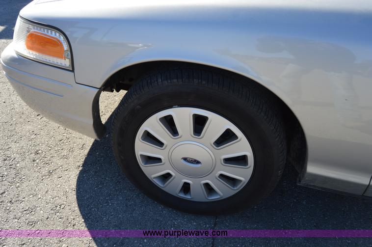 image for item I8693 2008 Ford Crown Victoria Police Interceptor