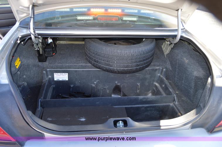 image for item I8693 2008 Ford Crown Victoria Police Interceptor