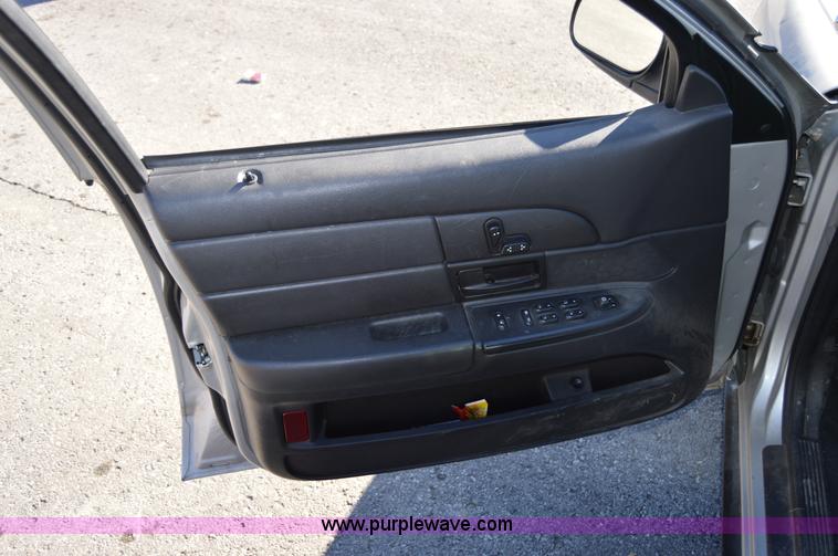 image for item I8693 2008 Ford Crown Victoria Police Interceptor