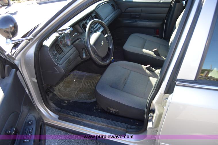 image for item I8693 2008 Ford Crown Victoria Police Interceptor