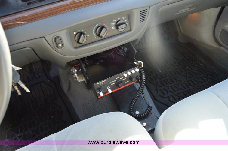 image for item I8694 2004 Ford Crown Victoria