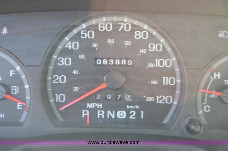 image for item I8694 2004 Ford Crown Victoria