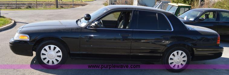 image for item I8695 2007 Ford Crown Victoria Police Interceptor