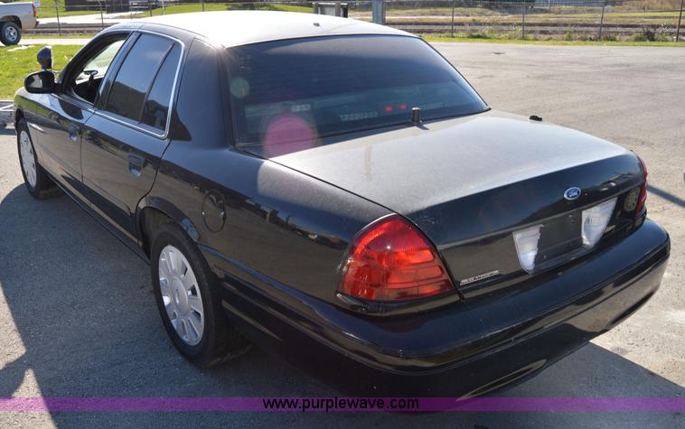 image for item I8695 2007 Ford Crown Victoria Police Interceptor