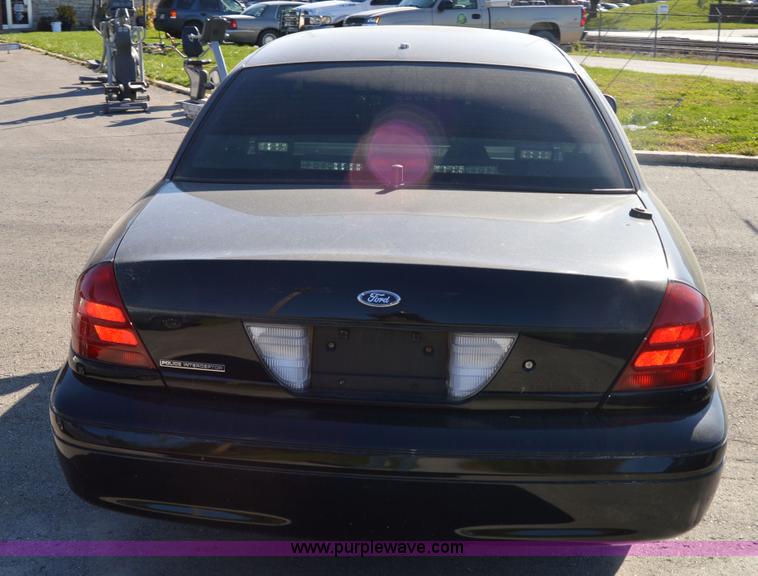 image for item I8695 2007 Ford Crown Victoria Police Interceptor