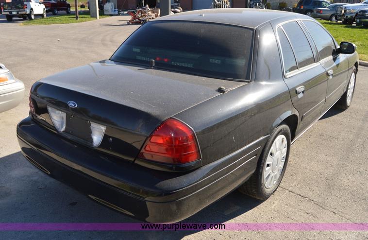 image for item I8695 2007 Ford Crown Victoria Police Interceptor