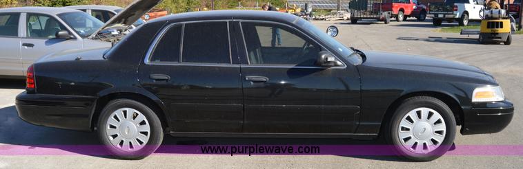 image for item I8695 2007 Ford Crown Victoria Police Interceptor