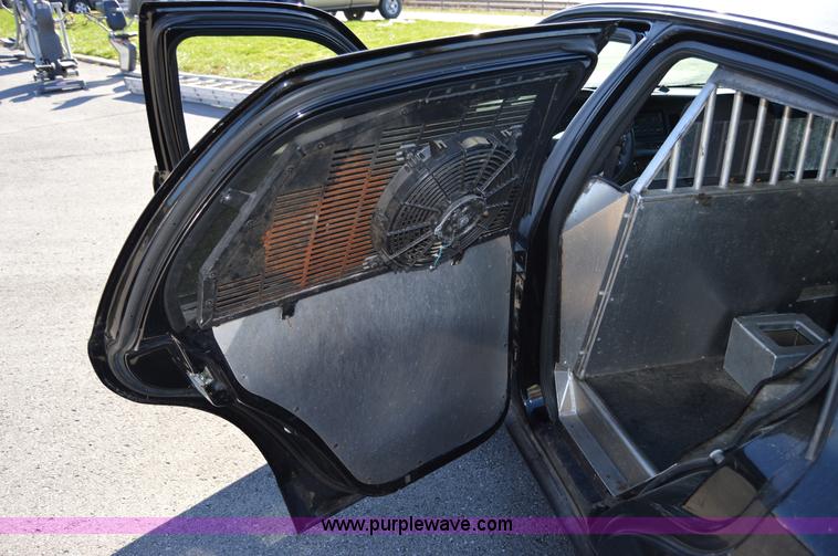 image for item I8695 2007 Ford Crown Victoria Police Interceptor