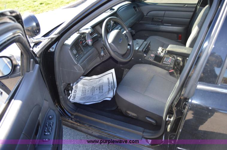 image for item I8695 2007 Ford Crown Victoria Police Interceptor