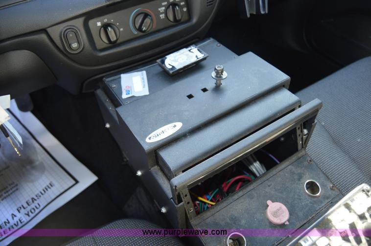 image for item I8695 2007 Ford Crown Victoria Police Interceptor