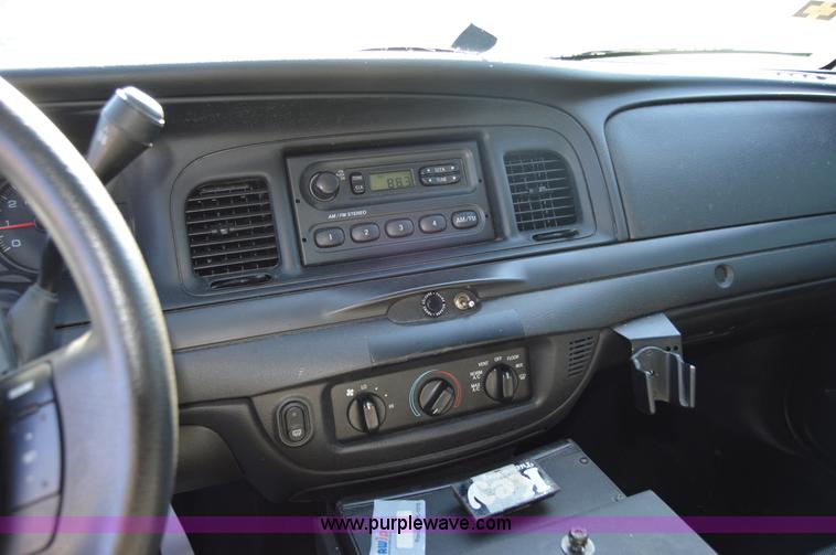 image for item I8695 2007 Ford Crown Victoria Police Interceptor