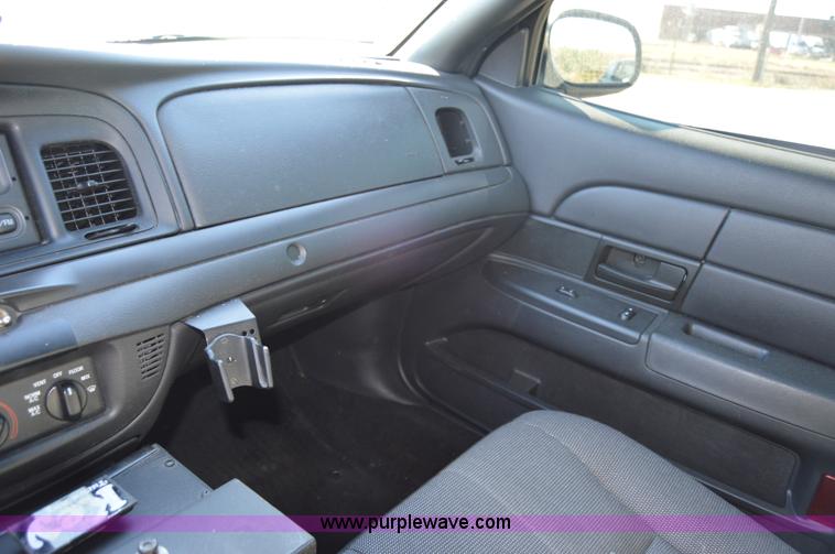 image for item I8695 2007 Ford Crown Victoria Police Interceptor
