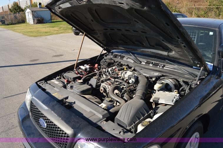 image for item I8695 2007 Ford Crown Victoria Police Interceptor