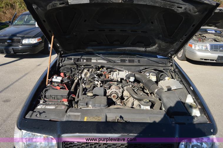 image for item I8695 2007 Ford Crown Victoria Police Interceptor