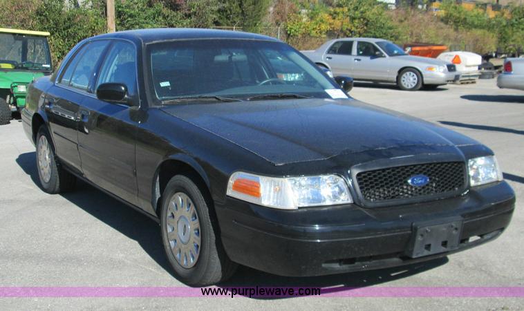 image for item I8696 2005 Ford Crown Victoria Police Interceptor