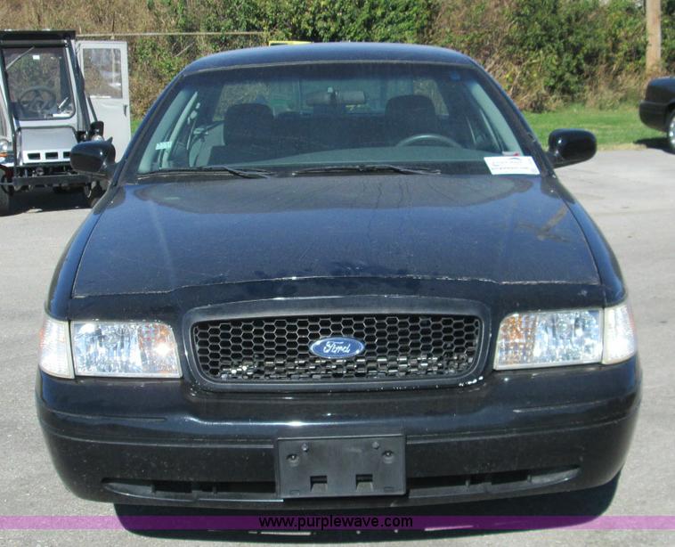 image for item I8696 2005 Ford Crown Victoria Police Interceptor