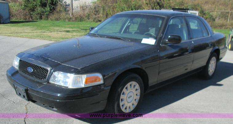 image for item I8696 2005 Ford Crown Victoria Police Interceptor