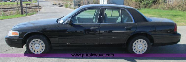 image for item I8696 2005 Ford Crown Victoria Police Interceptor